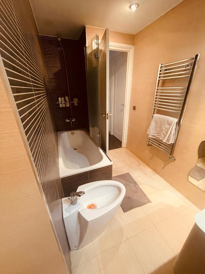Stunning Penthouse Apartment Girona Bagian luar foto