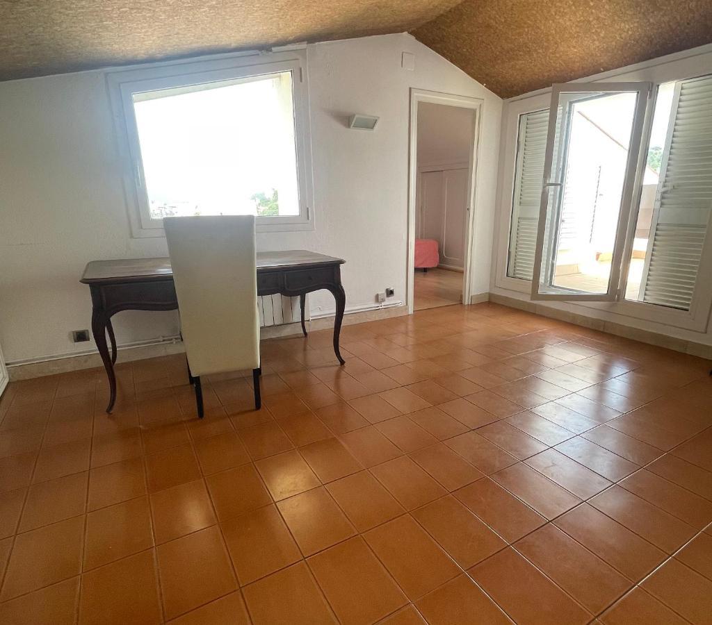 Stunning Penthouse Apartment Girona Bagian luar foto